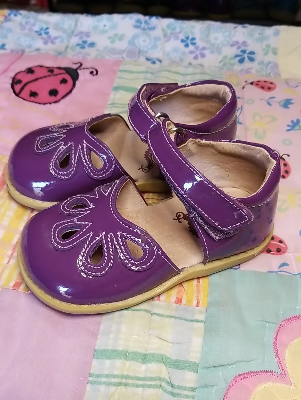 Livie & Luca Purple Patent Leather Mary Jane Shoes Size 6 Petals Excellent/VGUC
